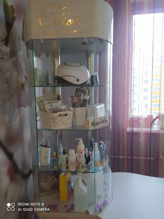 Профессиональный маникюрный стол