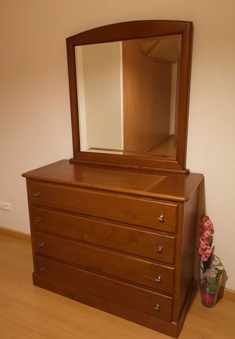 Quarto em madeira maciça