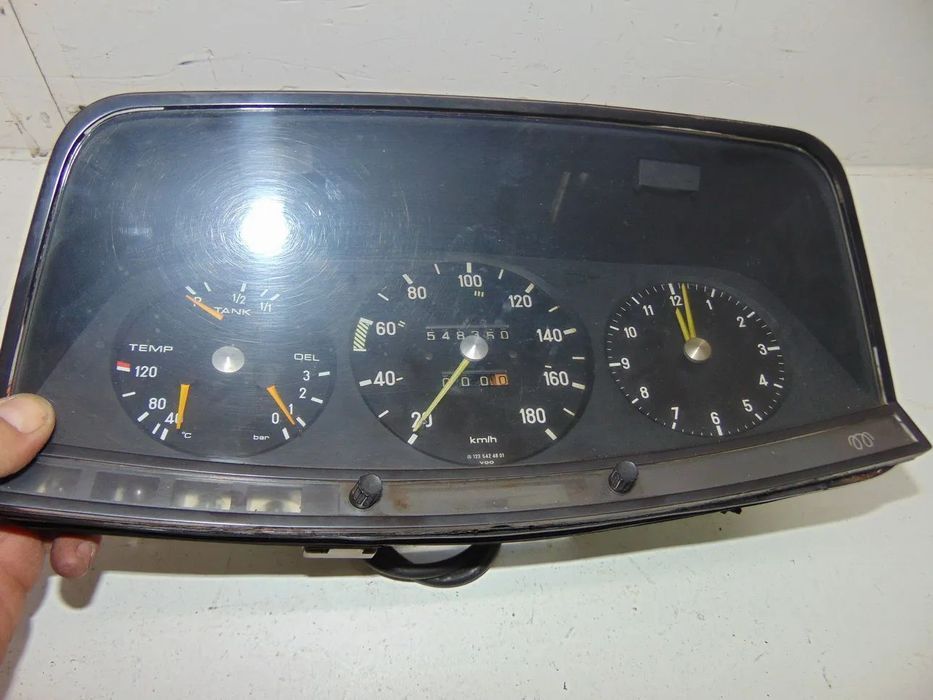 Mercedes W123 conta kilómetros