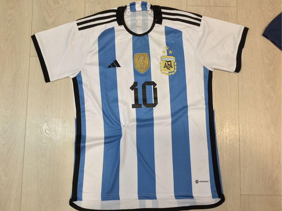 Продам футболку Argentina Adidas 10 Messi розмір L -M