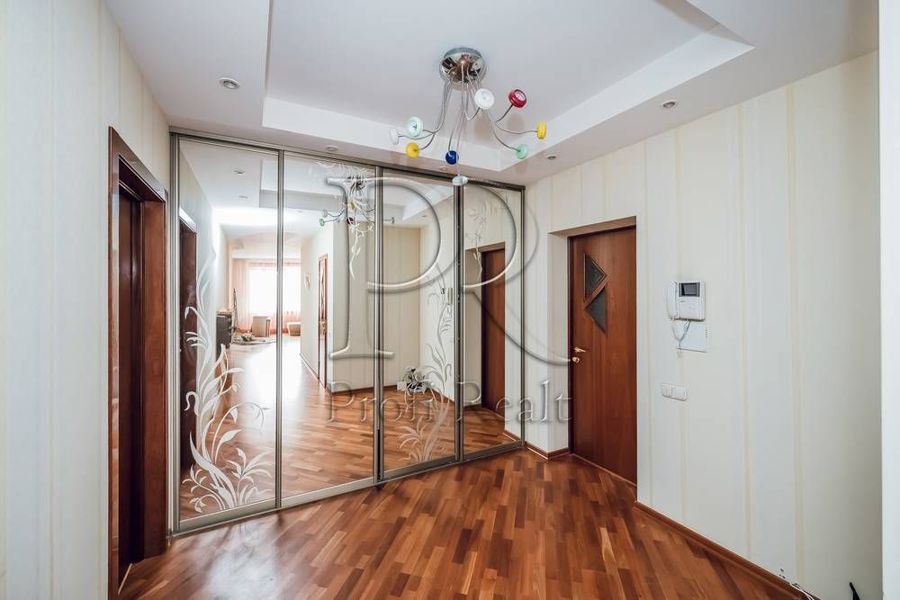 Продаж 3к квартири. м. Лівобережна. Микільсько-Слобідська 6