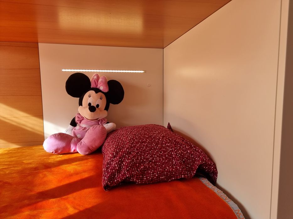 Cama tipo beliche com arrumação (c/ armário e 3 gavetões) 1/2 do preço