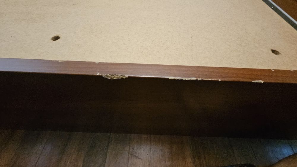 Cama madeira de casal 160×200 com estrado e.duas mesinhas cabeceira com rodas