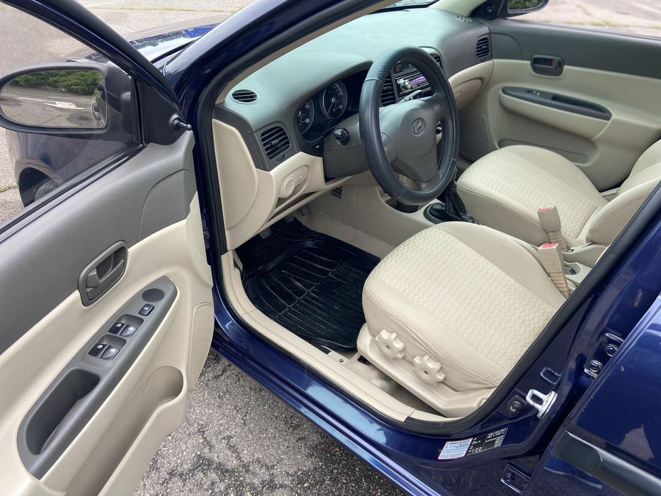 Продам HYUNDAI 97 т ПРОБЕГ состояние идеальное
