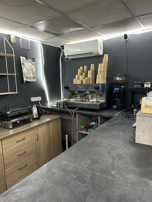 Супер кіоск біля метро від власника