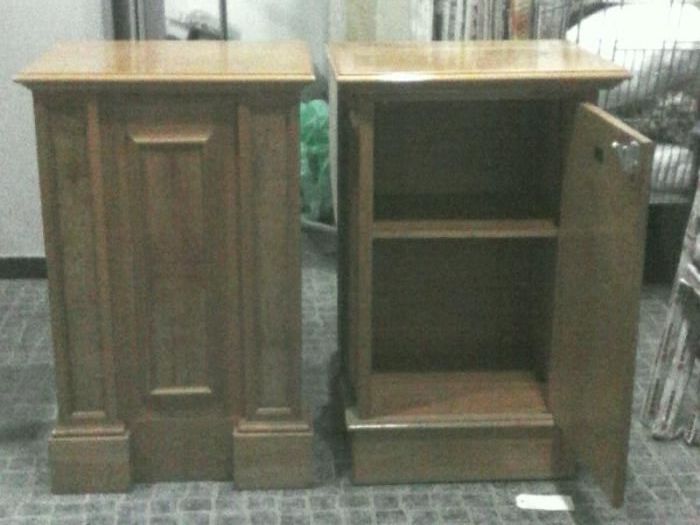 2 moveis de apoio em carvalho e nogueira