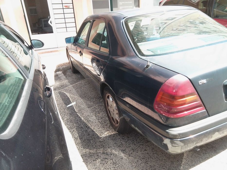 Mercedes 220D. Para restauro Até dia 24.. Oportunidade