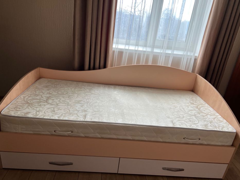 Односпальне ліжко з матрацом