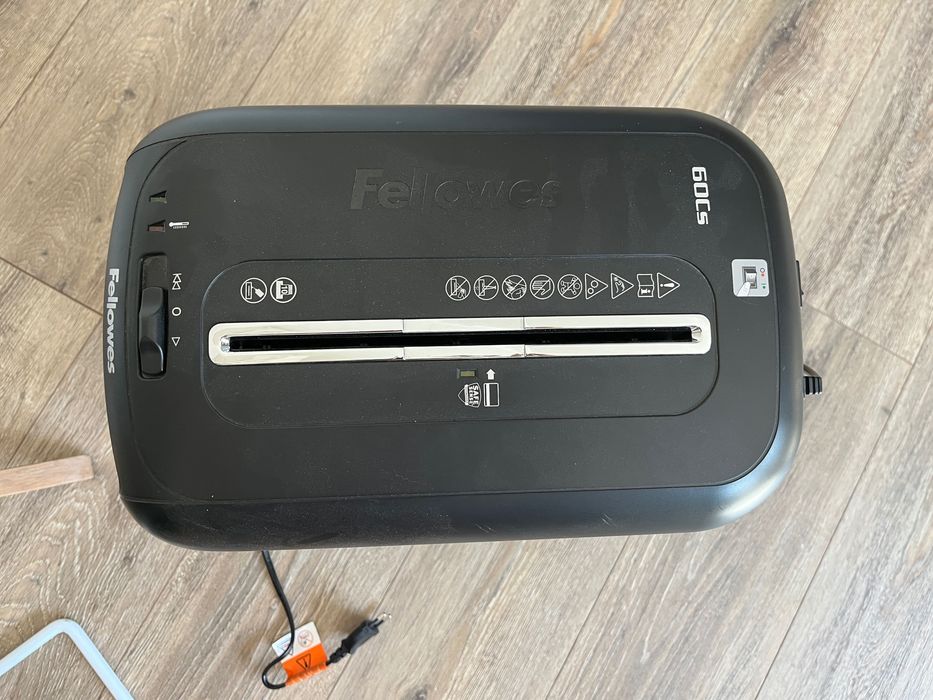 Destruidora de papel FELLOWES 60Cs (10 folhas - Capacidade: 22 L)