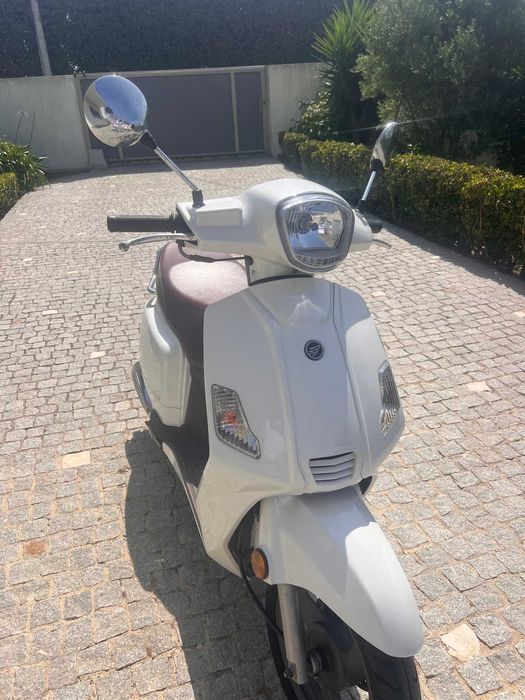 Scooter ZAHARA. Marca: KEEWY. Modelo: B76. A Gasolina. 2019
