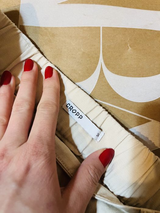 Kremowe bezowe rozm xs cropp spodnicospodenki szory z wysokim stanem