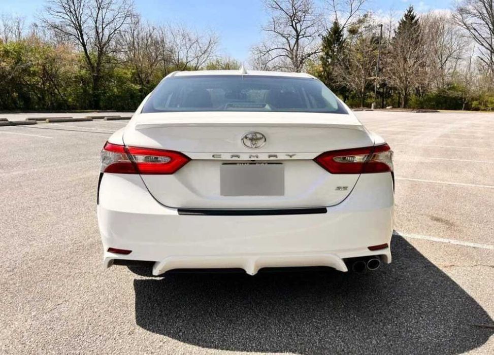 Toyota Camry 2019 року