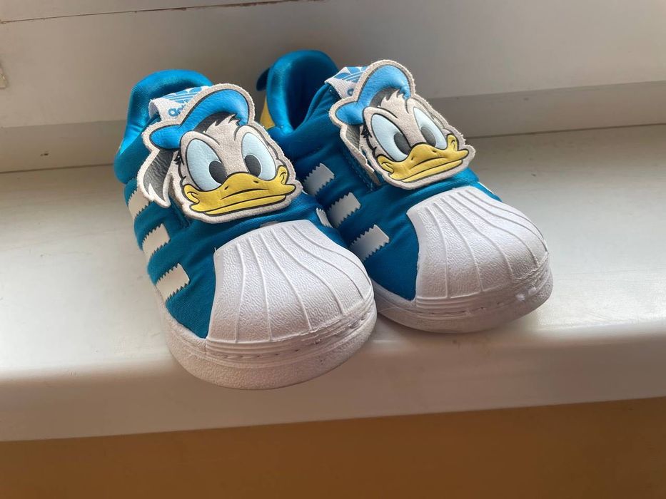 Продам дитячі кросівки Adidas Disney superstar Donal duck 15,5 см