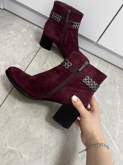 Бордові демісезонні замшеві черевики 39розмір