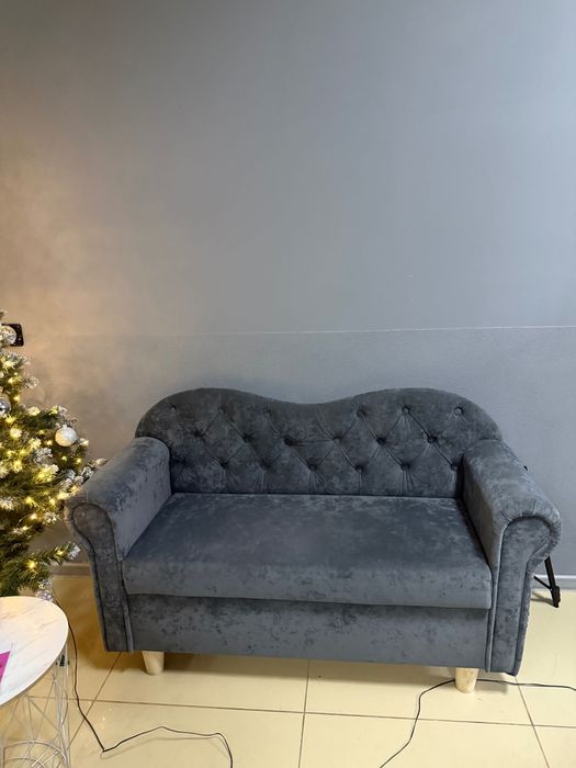Стильний диван у каретній стяжці (велюр) — ідеальний стан!