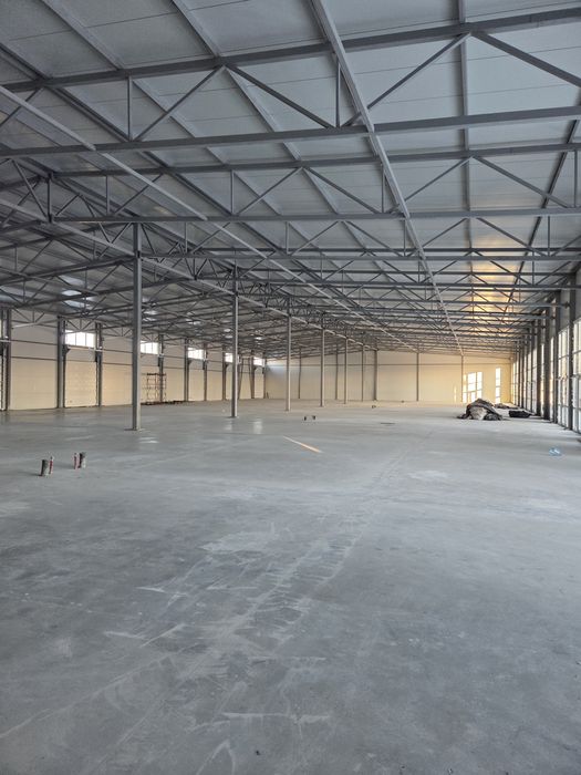 Продаж від власника торгово-складських приміщень і земельних ділянок.