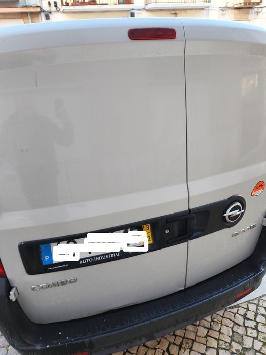 Opel Combo 1.3 Cdti de 2013 em bom estado