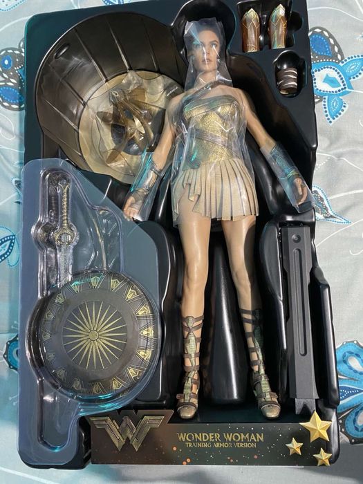 Фигурка 1/6 hot toys mms424 WONDER WOMAN (TRAINING ARMOR VERSION)