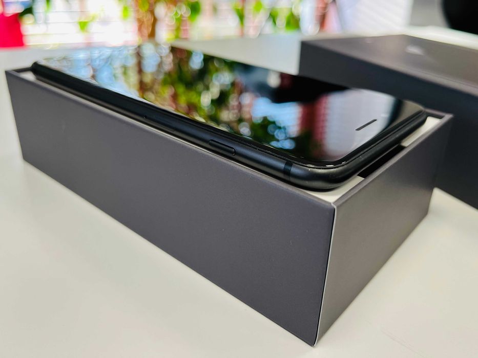 Apple iPhone 8 Plus 64 GB Gwiezdna Szarość stan bardzo dobry