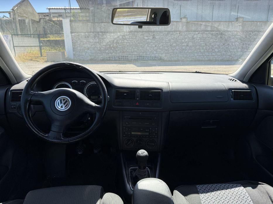 VW Golf V 1.9 TDi 105cv (Julho 2003) - Fiável e Económico