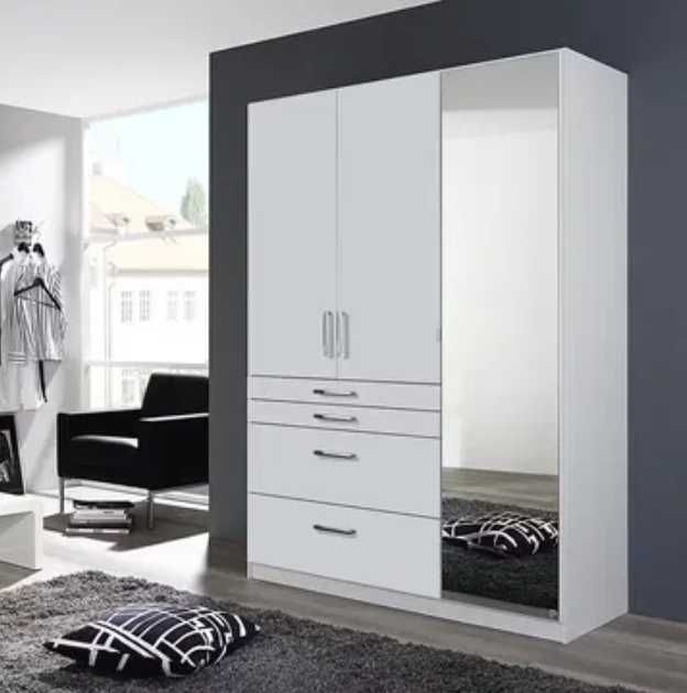 Biała szafa z lustrem i szufladami