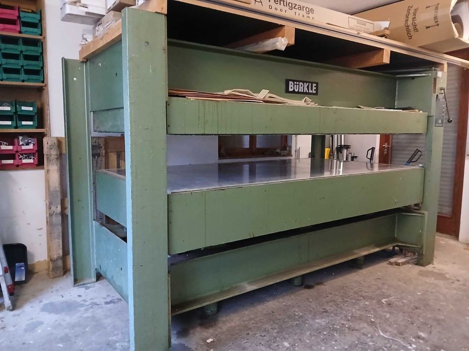Prasa do forniru 130/250 BURKLE