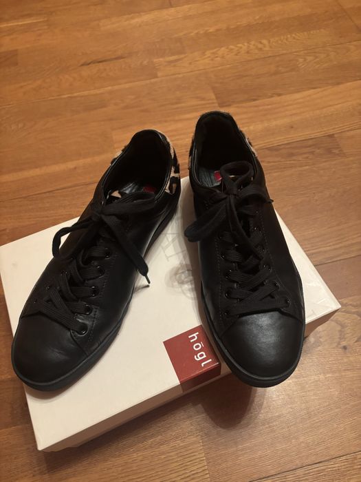 Кросівки жіночі на шнурках