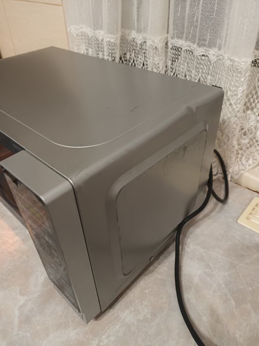 Мікрохвильова піч Sharp R 242 та Nord