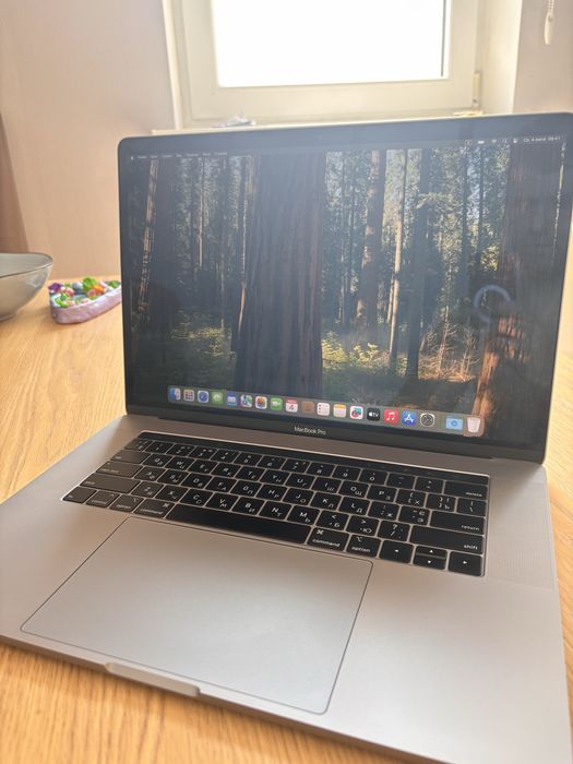 MacBook Pro 15” 2019 i9 16Gb DDR4 500Gb SSD новый аккум