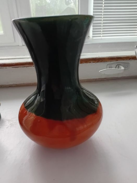 Продам статуетку і вазу.