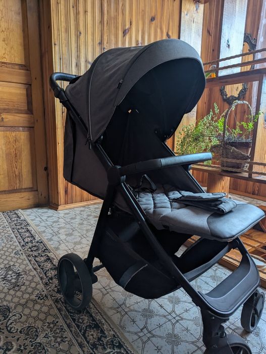 Продам прогулянкову коляску Carello Bravo