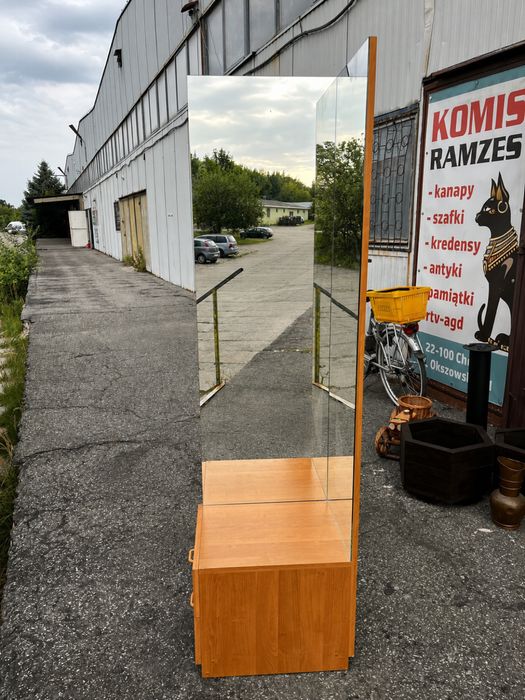 Szafka do korytarza z lustrami i szufladami