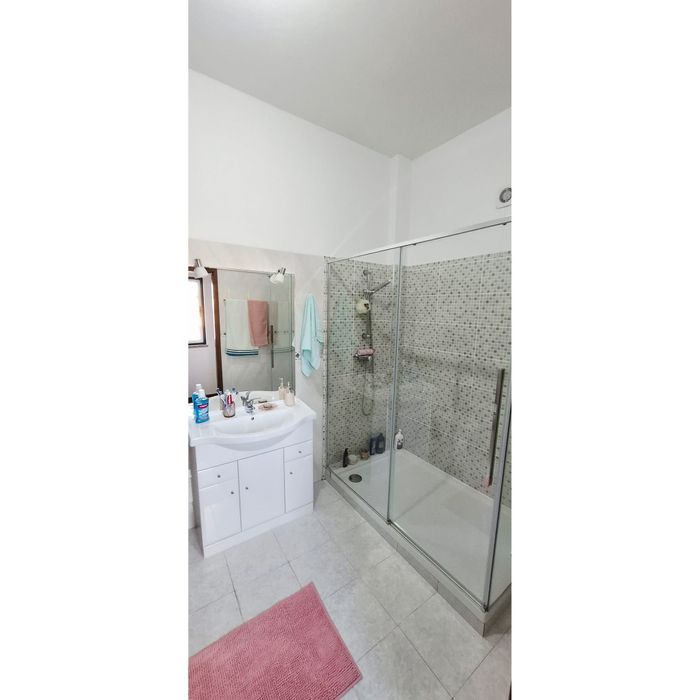 Vende-se Moradia