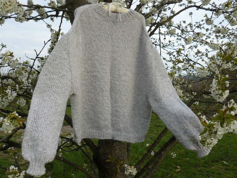 Sweter ręcznie robiony baby alpaka Drops Air handmade szary 50 puszek