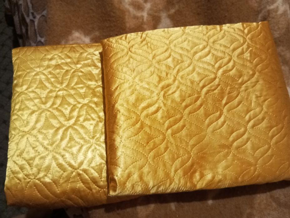 Продам новые атласные покрывала на диван.