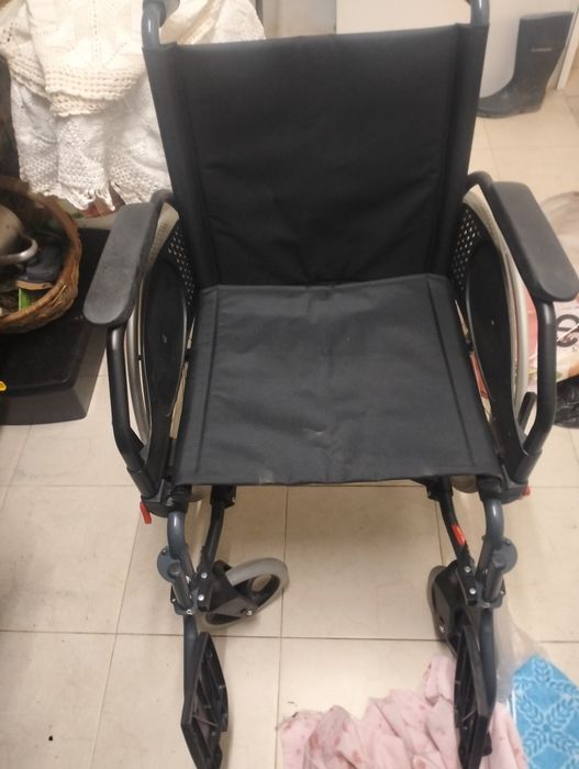 Cadeira de rodas como nova