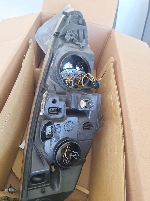 Faróis para PEUGEOT 308 SW de 2009 a 2011