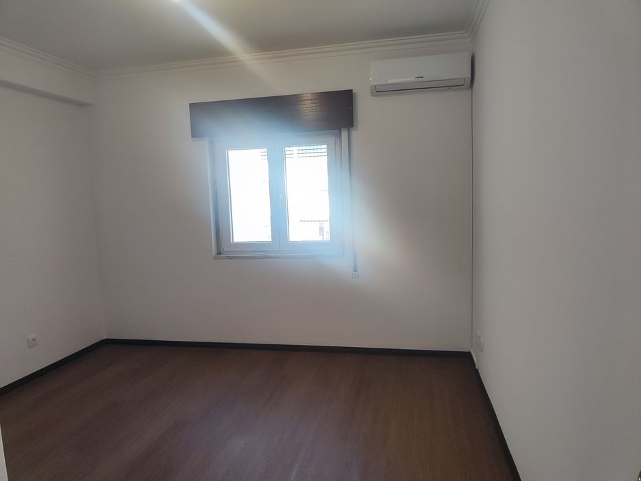 T2 com 84 m², Varanda e Ar Condicionado | Quinta do Conde