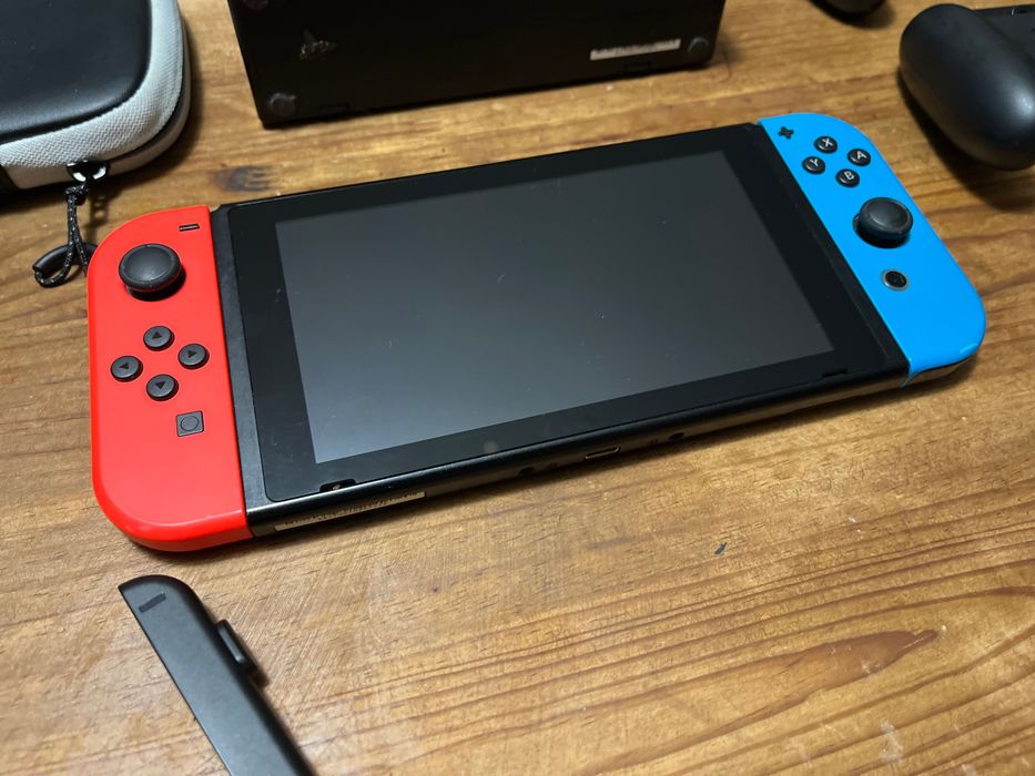 Nintendo Switch c Jogo FIFA e outros Extras