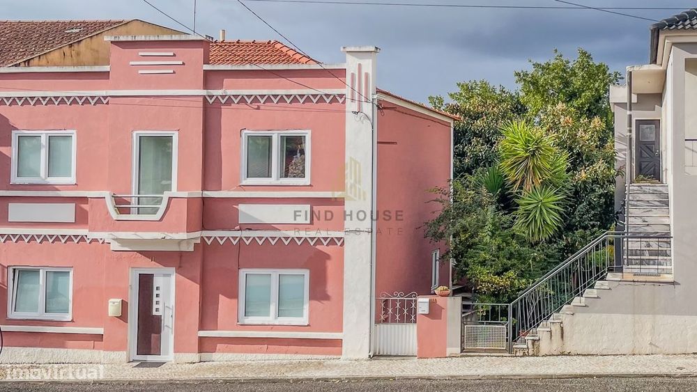 Moradia T7 com Logradouro no Cadaval | 2 Apartamentos | Excelente Inve