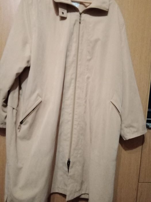 Продам      курточки и плащ большого размера