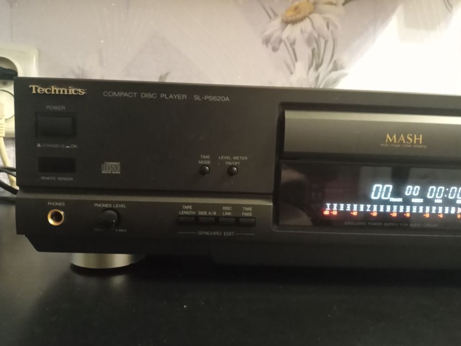 СД  проигрыватель TECHNICS SL-PS620A