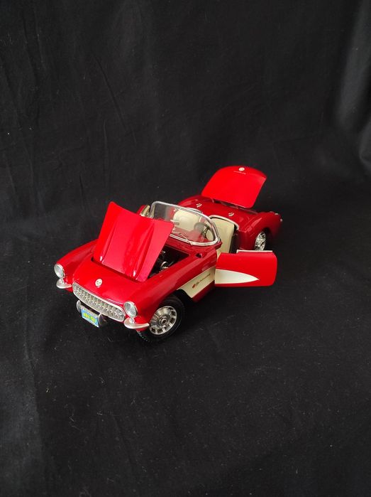 Miniatura escala 1:18 Chevrolet Corvette