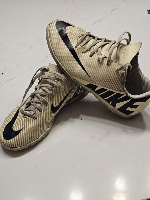 Tenis futsal nike