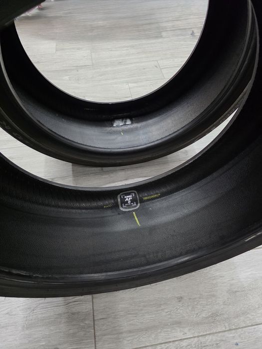 Шини літо 235/40/R19