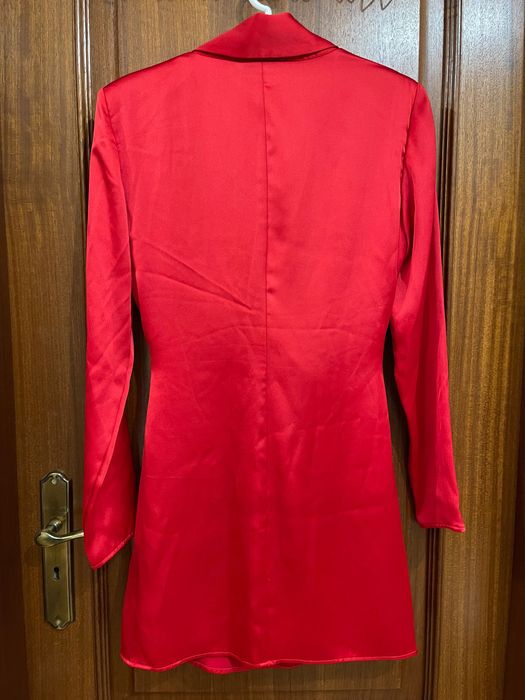 Vestido em cetim vermelho