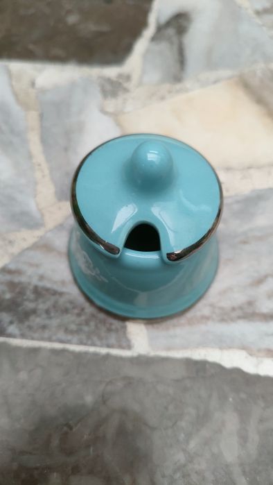 Maleńki porcelanowy przyprawnik, pojemniczek z pokrywką