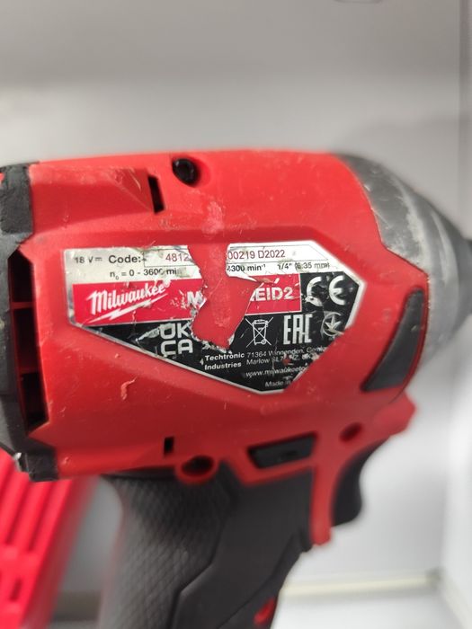 Milwaukee M18 імпакт ударний шуруповерт Мілвоке оригінал