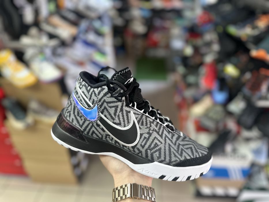 Кросівки для баскетболу Nike LeBron NXXT Genisus ( РОЗМІР 39 )