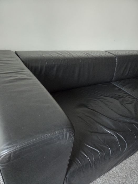 Sofá em cabedal preto